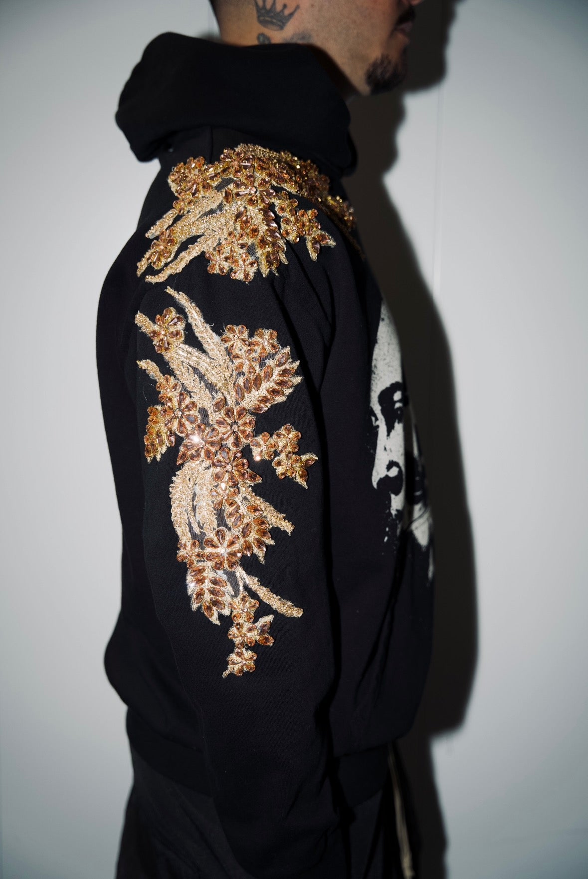 THE GILDED FACES HOODIE.     1/1