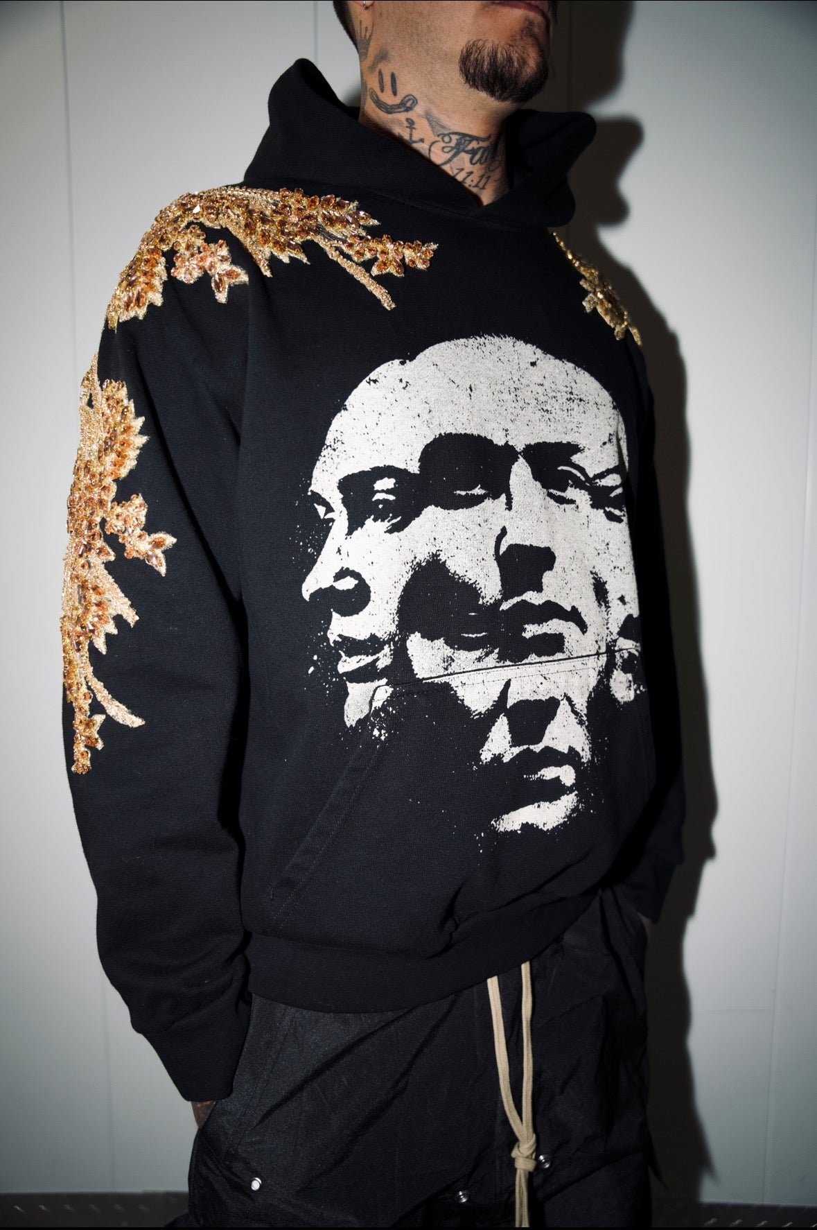 THE GILDED FACES HOODIE.     1/1